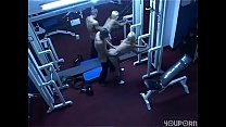 free друзья застукали за трахом в спортзале шпионская камера free