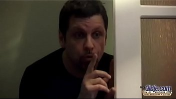 free 若い妻は大きなハードコックを持っている彼女の義父と浮気します free
