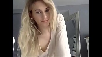 free cute blonde tgirl handles a butt plug toy live on dickgirlsxyz free