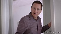 free мачеха трахает падчерицу патрона мамаша конферансье секс на день рождения жопа не для отчима free