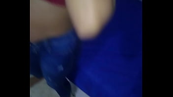 free 파티에서 만나는 부유 한 젊은 여자가 나를 초대해 free