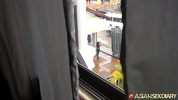 free азиатская милфа попавшая под дождь заходит в гостиничный номер незнакомца и принимает его сперму внутрь себя в free