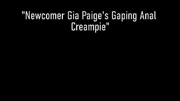 free красотка с маленькими сиськами gia paige получает твердый хуй в ее маленькое очко free