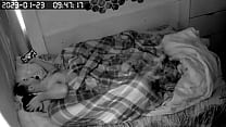free 夜の男の部屋の隠しカメラは男性がねじ込んでいるのを捉えました free