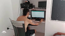 free моя сводная сестра настолько возбуждена что приходит помочь мне с работой но на самом деле она хочет чтобы я free