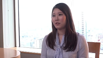 free httpsxgdrhzqy 섹스가 취미라고 말하는 성적으로 활동적인 유부녀가 남편의 허락을 받아 포르노에 출연하게 된 것 그녀는 큰 자지를 맛보고 그것이 그녀의 털이 많은 보지에 삽입될 때 기쁨에 빠져듭니다 free