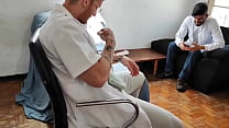 free я пошла к гинекологу и развратные врачи меня съели и я даже сквиртила free