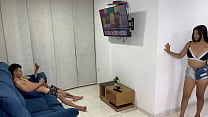 free моя застенчивая сводная сестра застала меня за мастурбацией и хочет чтобы я ее очень жестко трахнул пока она не free