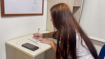 free я пользуюсь тем что моя маленькая сводная сестра занимается домашними делами чтобы отвлечь ее и жестко трахать free