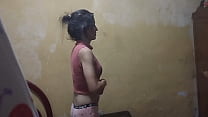 free я смотрел как сотрудница сервиса переодевалась и она пошла спать я зашёл к ней в комнату и трахнул её free