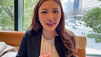 free 영어 더빙 8등신 완벽한 비율의 신입 미인 회사원과 그녀의 부서장은 음란한 사내 연애 섹스 슈트 속에서도 검은 팬티 스타킹을 입은 큰 가슴과 아름다운 각선미가 보입니다 free
