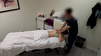 free великолепная японская официантка которая сказала нет нет нет у меня есть парень когда ее массажист собирался free