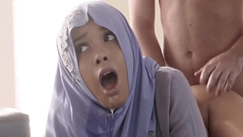 free handyman teaches hijab teen how to keep a husband free