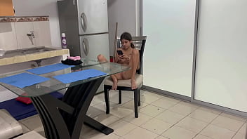 free моя сводная сестра трогает себя я вижу как это приятно и мне этого так хочется и я прерываю ее free