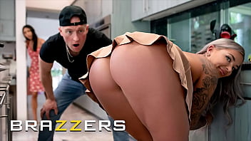 free brazzers 淫乱シェフのヘイリーデイヴィスが親友の夫とセックスし記念日ディナーを台無しにする free